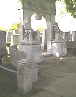 Workmen's Circle gate at Mt. Lebanon